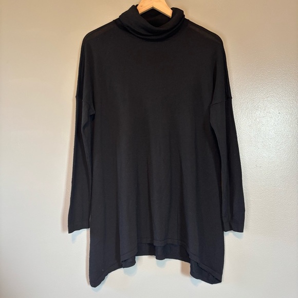 Eileen Fisher Medium Merino Wool Turtleneck Thin Sweater Italian Yarn Black - Picture 1 of 7